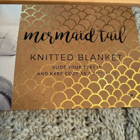NWT Mermaid Tail Knitted Blanket Throw in Ariel Grey - Picture 3 of 4
